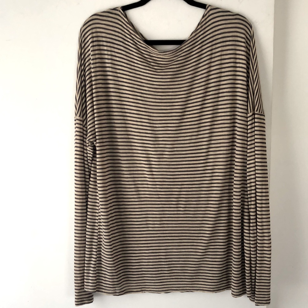 Like New!! Vici Cream/Gray Stripe Top